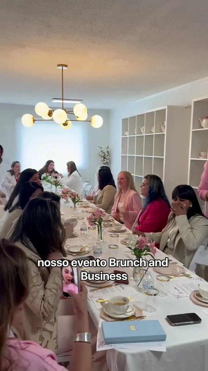 Mesa do Brunch and Business para empresarias nos Estados Unidos